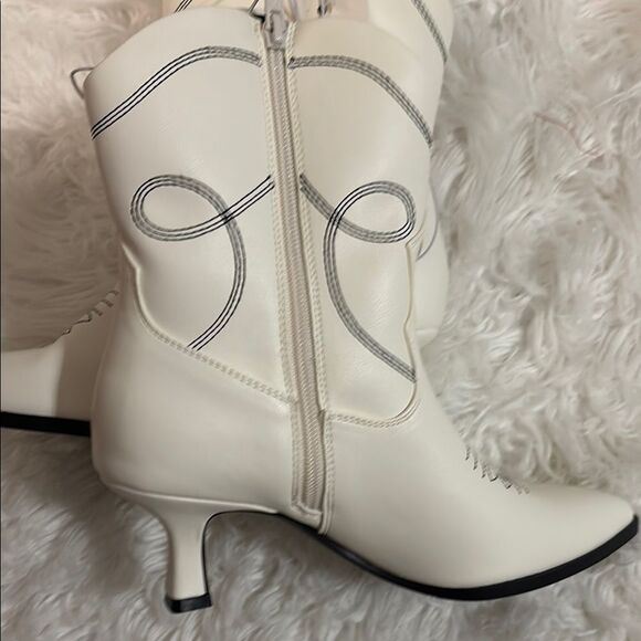 Universal Thread Cream Heeled Western Boots with Decorative Stitching - Picture 3 of 9